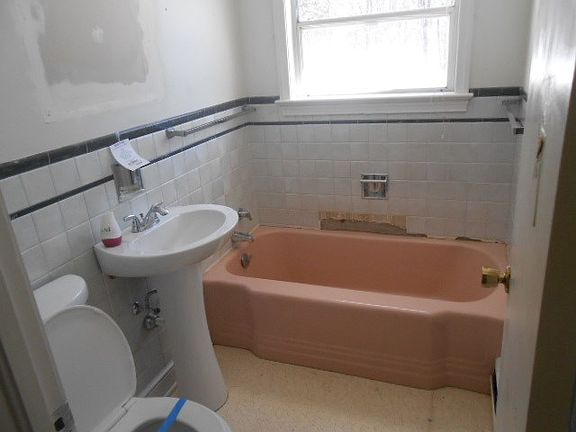 5th image of 1011 Chalmers St