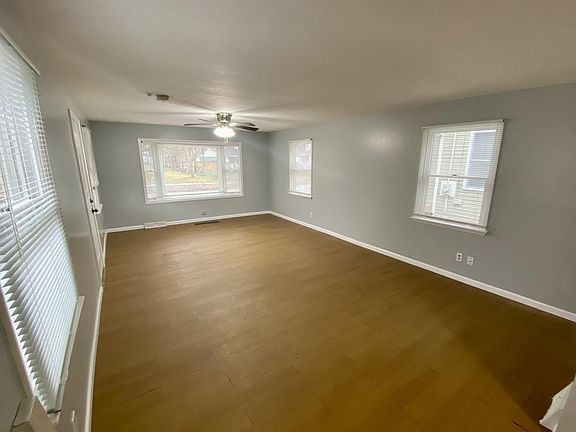 3rd image of 3047 W 47th St