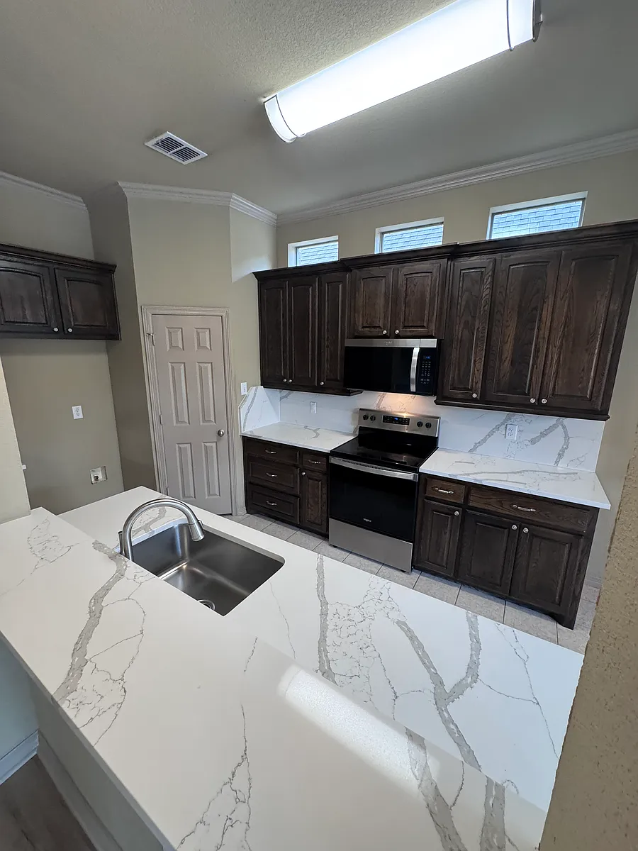 Kitchen with new quartz countertops and quartz backsplash - 1015 Cactus Dr