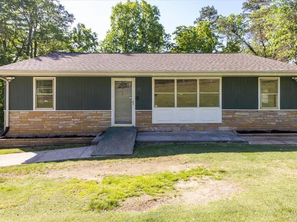 208 Longview Dr, Rossville, GA 30741