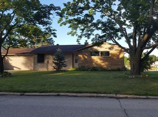 148 Lakeview Dr, Mason City, IA 50401