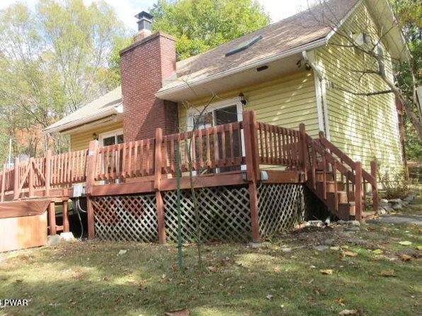 111 Osprey Cir, Bushkill, PA 18324