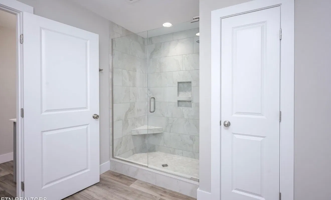 3 bed, 2298 sqft, $2,700 — Photo 3