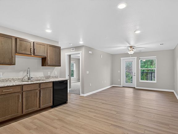 3rd image of 2247 Boundary St #15ab7b9f2