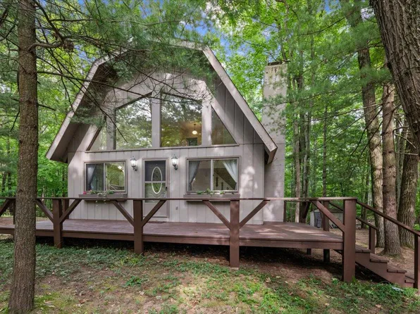 9966 Rising Star Ln, Stanwood, MI 49346