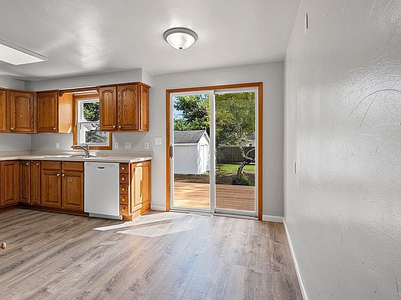 4th image of 1634 Lilac Ln