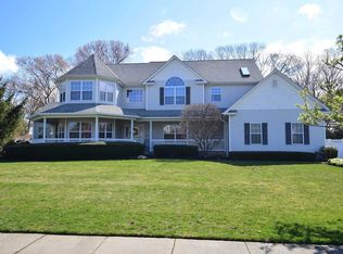 15 Dandelion Ct, Lake Grove, NY 11755