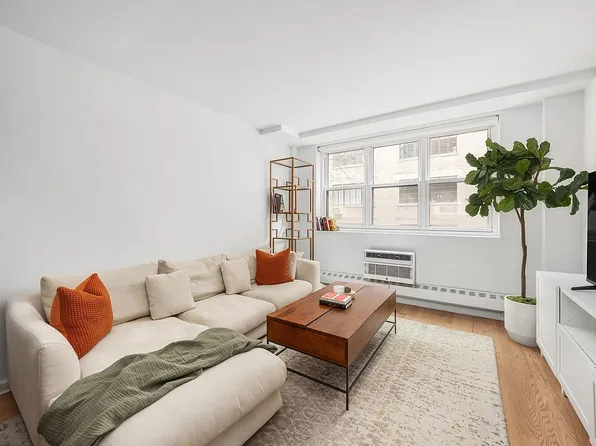 63 E 9th St APT 3U, New York, NY 10003