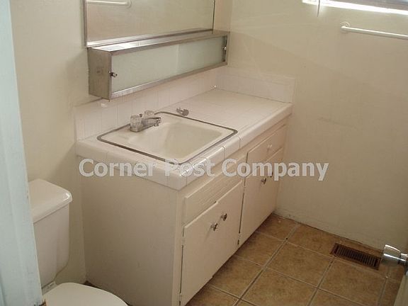 5th image of 1017 Palomas Dr SE APT A