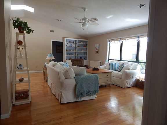 2nd image of 3267 NE Kapok Ct