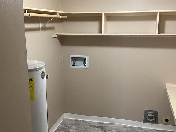 5th image of 2219 Albany Ct