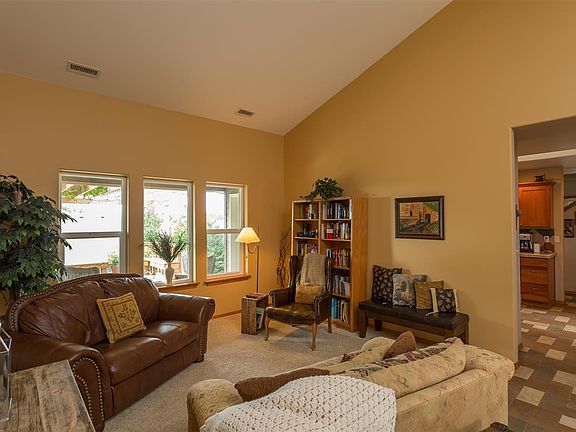 4th image of 151 Bear Dr