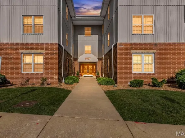 1507 S Old Highway 94 APT 204, Saint Charles, MO 63303