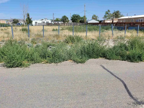 2760 Toiyabe St, Silver Springs, NV 89429