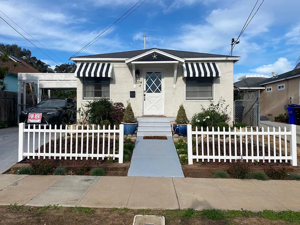2234 Seaside St