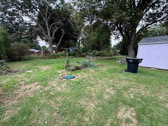 5th image of 19592 Arlington Ave