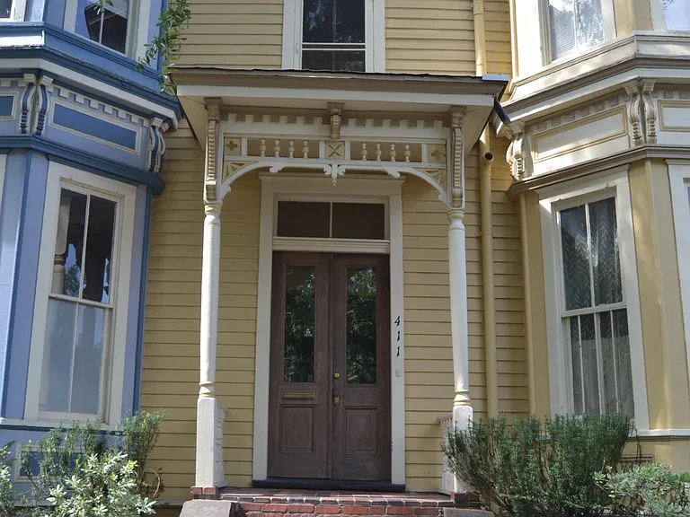411 E Huntingdon St — Photo 2