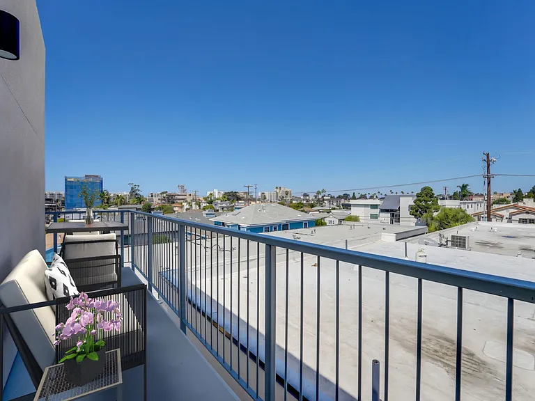Duplet at Hillcrest | Modern Studio, 1 & 3 Bedroom Apartments — Photo 23