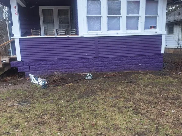 910 Furman St, Rockford, IL 61101