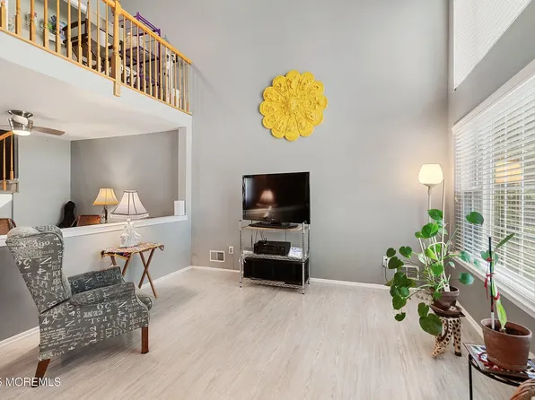 4005 Galloping Hill Ln, Toms River, NJ 08755