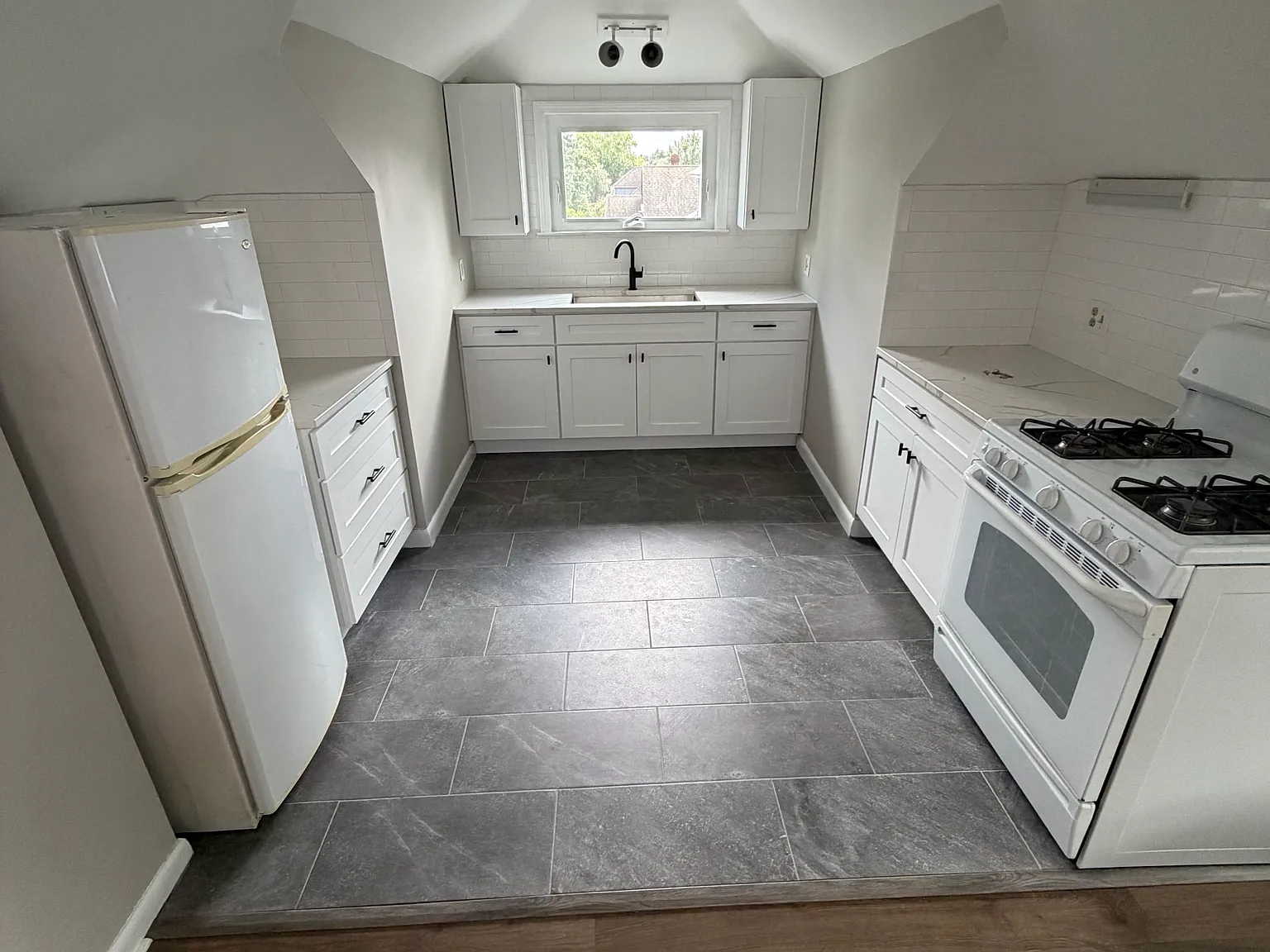 Studio, 500 sqft, $1,575 — Photo 1