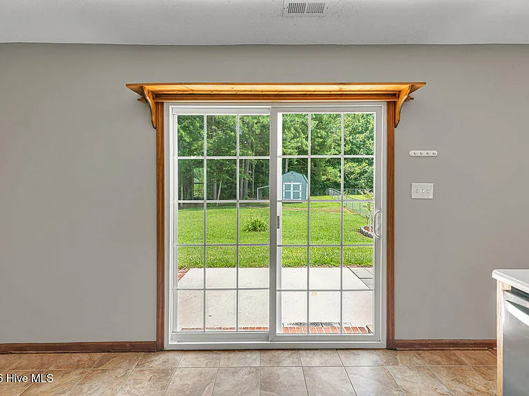 304 Gaston Ct — Photo 13