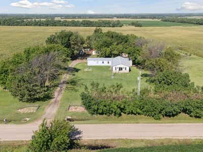 4417 N Hillside Rd, Newton, KS, 67114