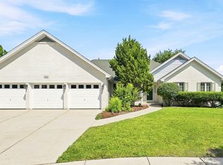 220 Rosewood Ct, Westmont, IL 60559