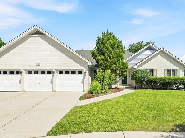 220 Rosewood Ct, Westmont, IL 60559