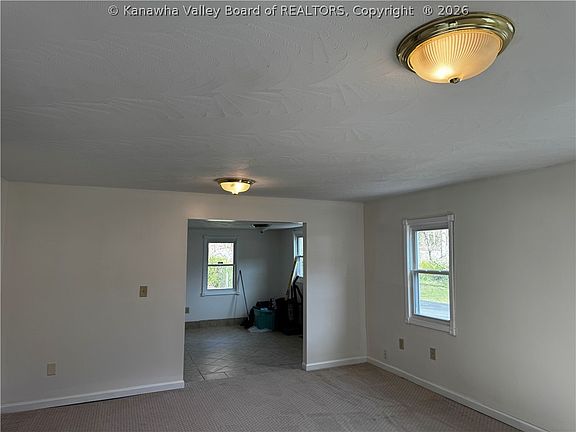 5th image of 211 Yuma Rd