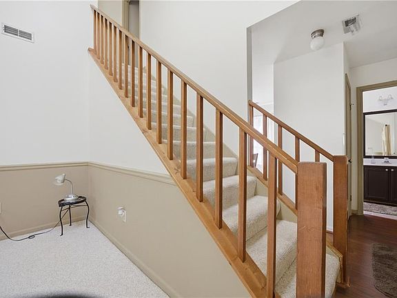 4th image of 204 Springdale Way