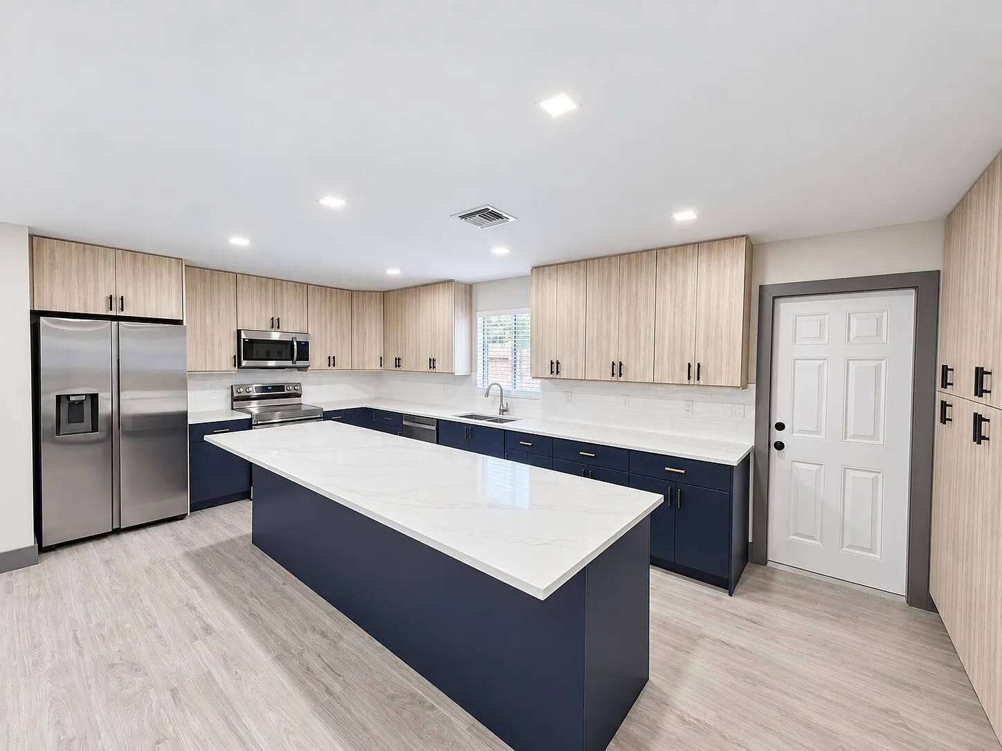 2 bed, 1.0 bath, 975 sqft, $2,300 — Photo 4