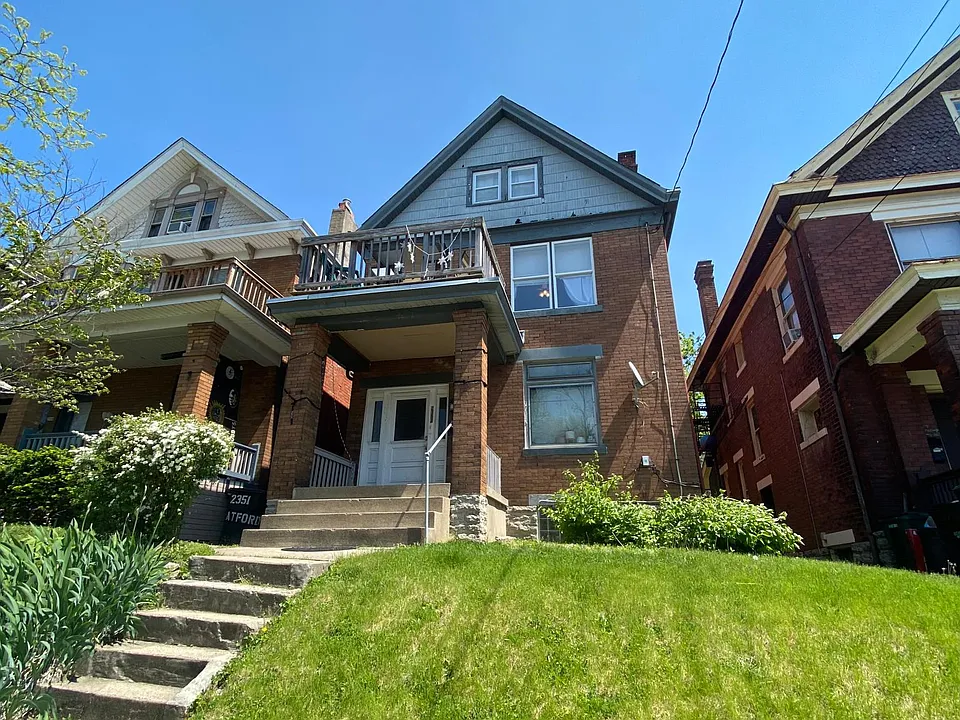 2364 Stratford Ave