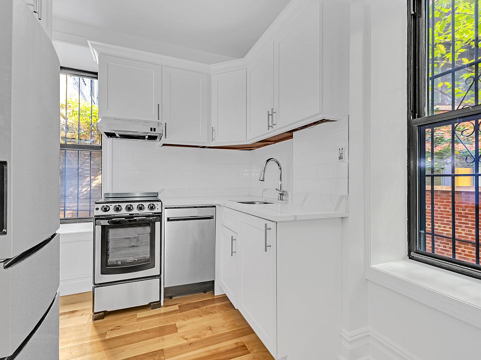2nd image of 322 W 11th St #1