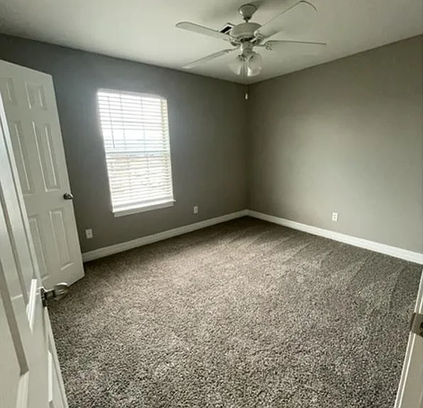 Royal Manor Townhomes — Photo 9