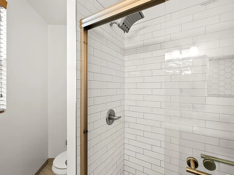 7038 Pacific View Dr — Photo 17
