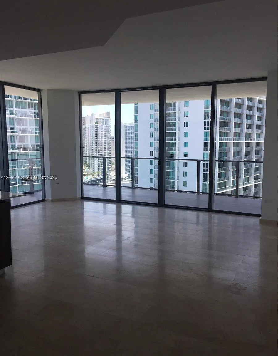 Reach Condo — Photo 4
