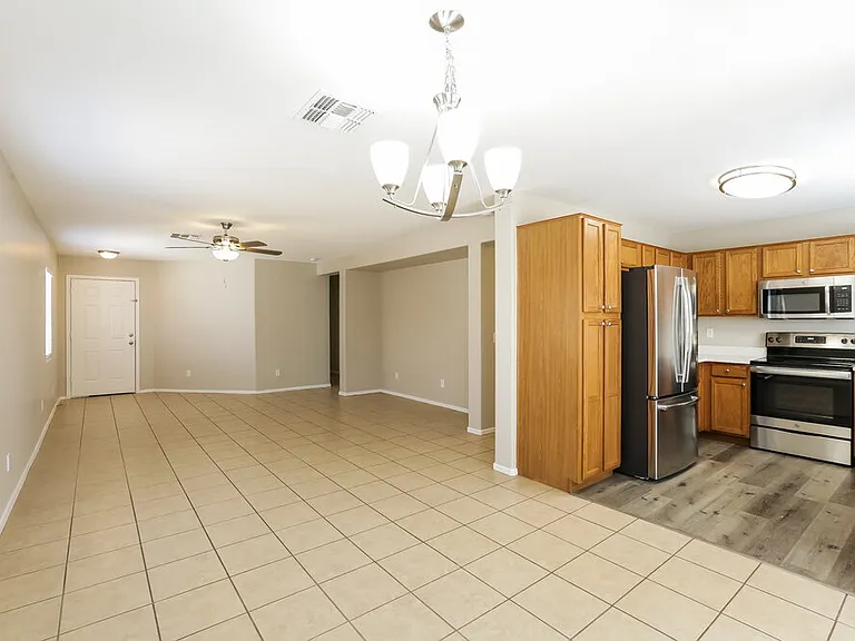 1629 W Burgess Ln — Photo 7