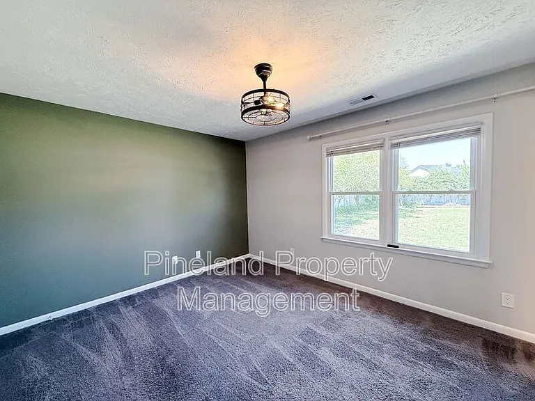 1690 Clairborne Dr — Photo 11