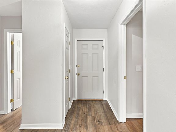 5th image of 4411 Stratfordshire Ct