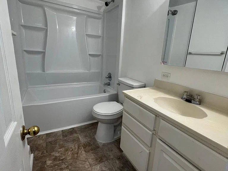 103 E 33rd St #2 — Photo 7