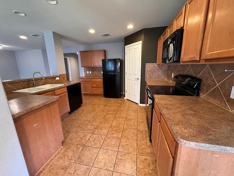 615 Kingfisher Ln — Photo 8