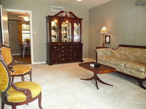 3rd image of 1537 Primrose Dr