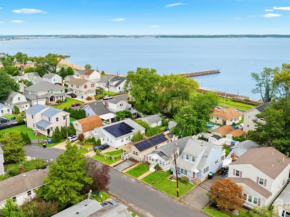 285 Shoreland Cir, Laurence Harbor, NJ 08879