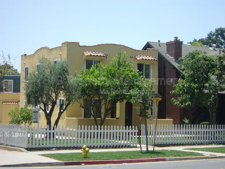 1250 E Villa St — Photo 14
