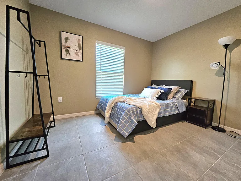 Van Allen Cir — Photo 1