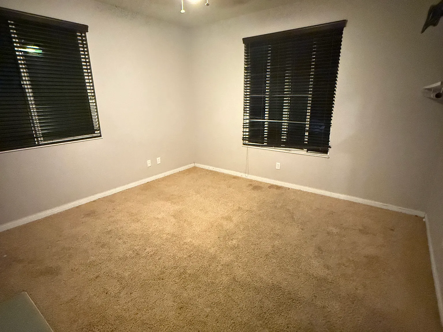 5 bed, $999 — Photo 2