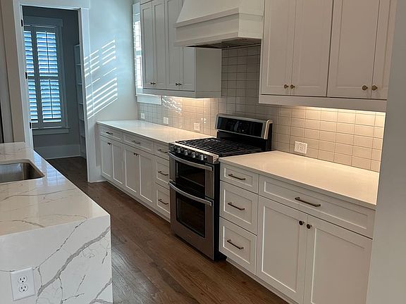4th image of 1028 Endeavour Ct #5