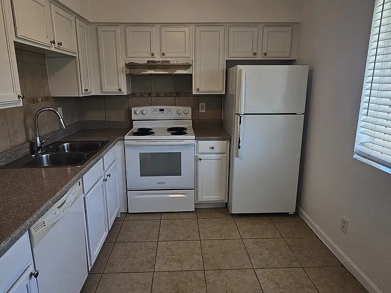 Hayden Terrace — Photo 49