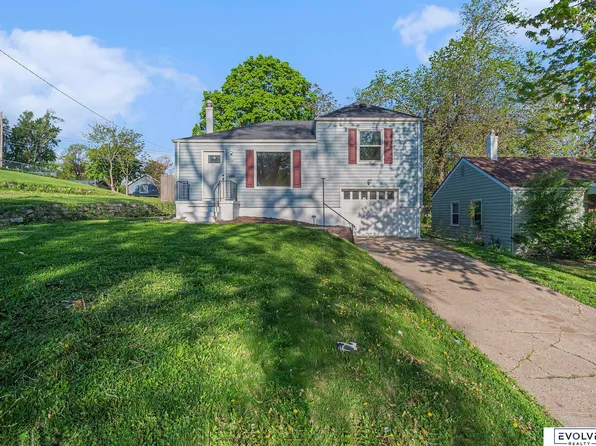 3302 N 54th St, Omaha, NE 68104